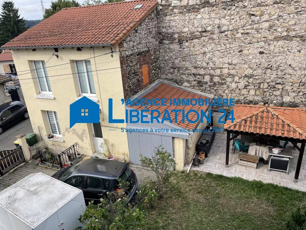 Maison à LE CHAMBON-FEUGEROLLES