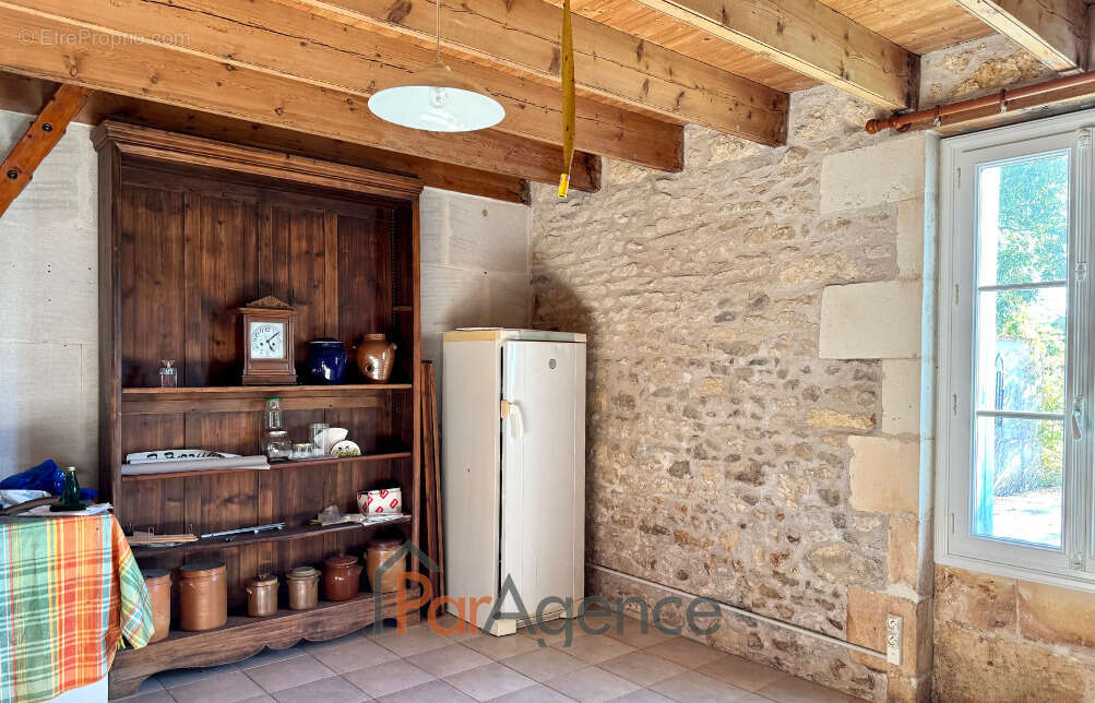 Maison à CHAILLEVETTE