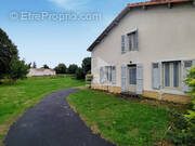 Maison à LIMALONGES