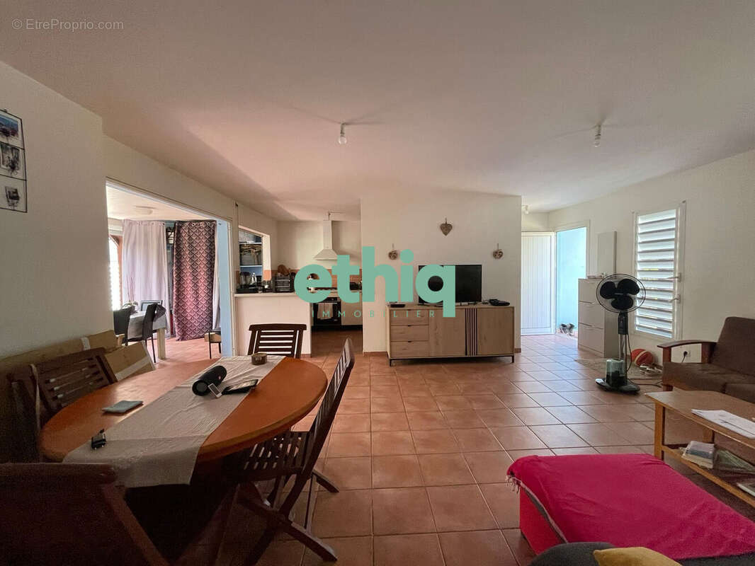 Maison à BAIE-MAHAULT