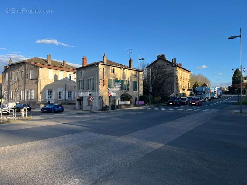 Commerce à TOURNUS