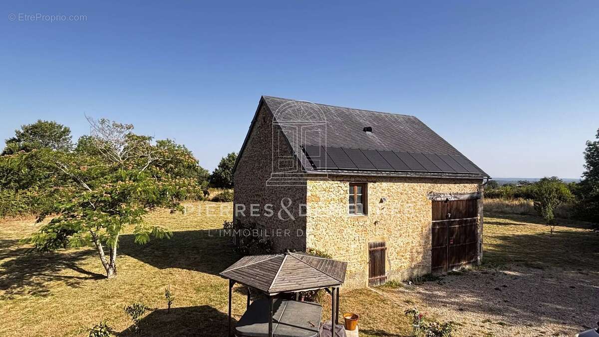 Fermette renovee avec dependances - photo 17