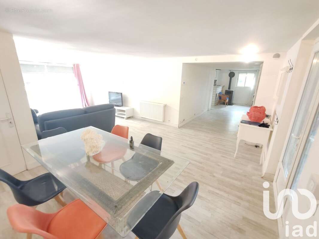 Maison 127 m² à Espiet  - photo 4
