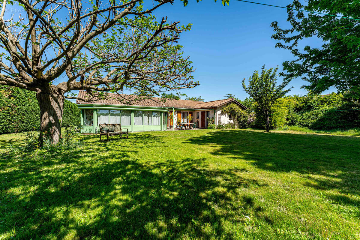 Maison à GREZIEU-LA-VARENNE