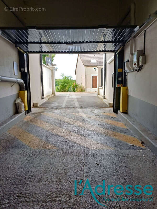 Parking à CHAMPS-SUR-MARNE