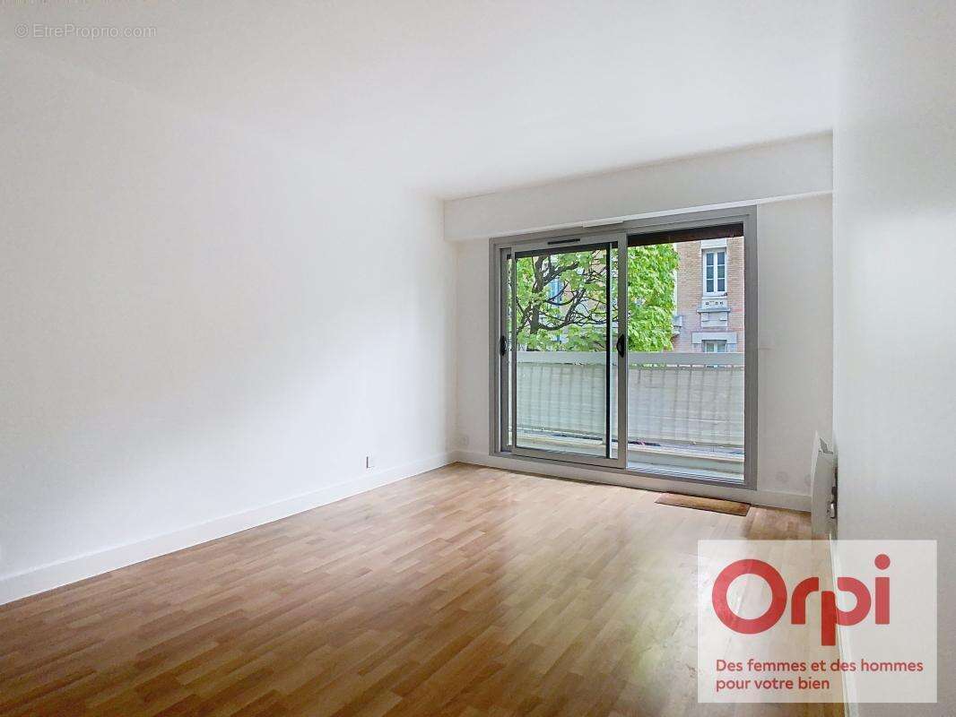 Appartement à ISSY-LES-MOULINEAUX