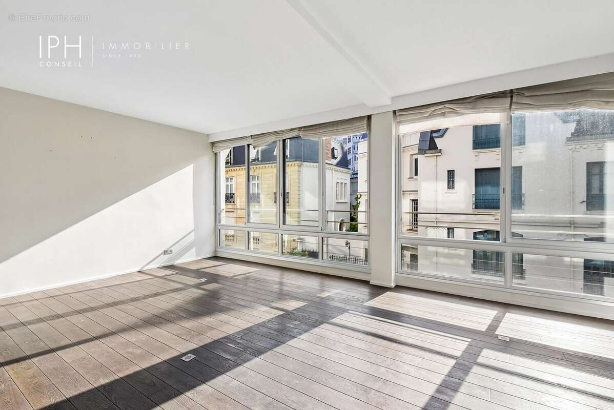 Appartement rénové, lumineux et proche commodités - photo 2