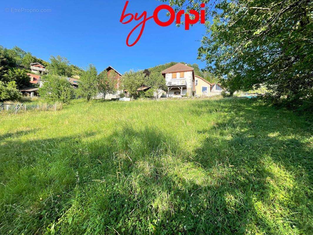 Terrain à LA COMBE-DE-LANCEY