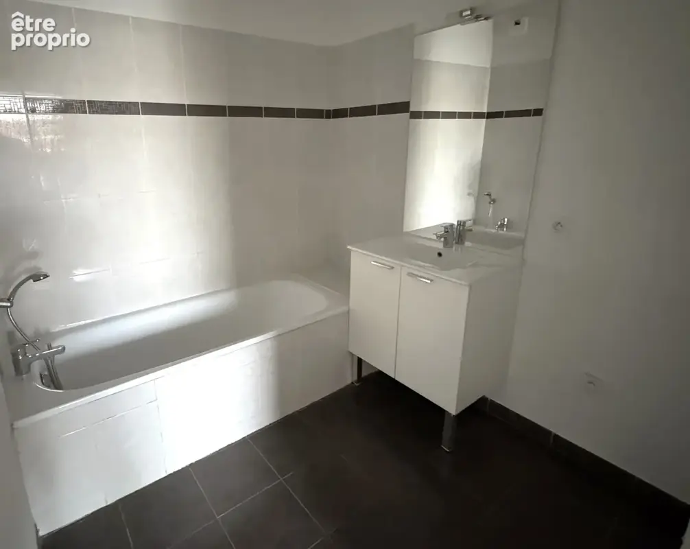 Aix en Provence. La Duranne haute. Appartement de type 2 de 42 m2 avec ascenseur, terrasse et parking privatif - photo 5