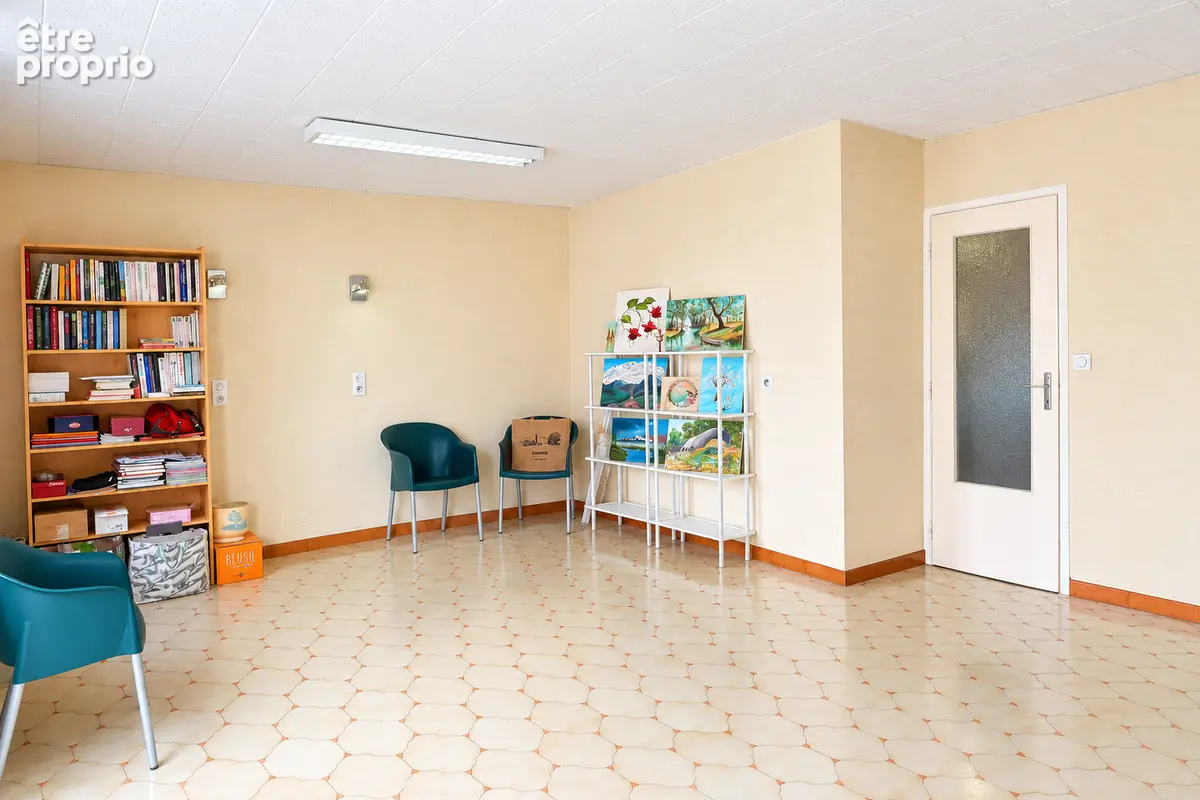 Maison de village avec local commercial et appartement - photo 8