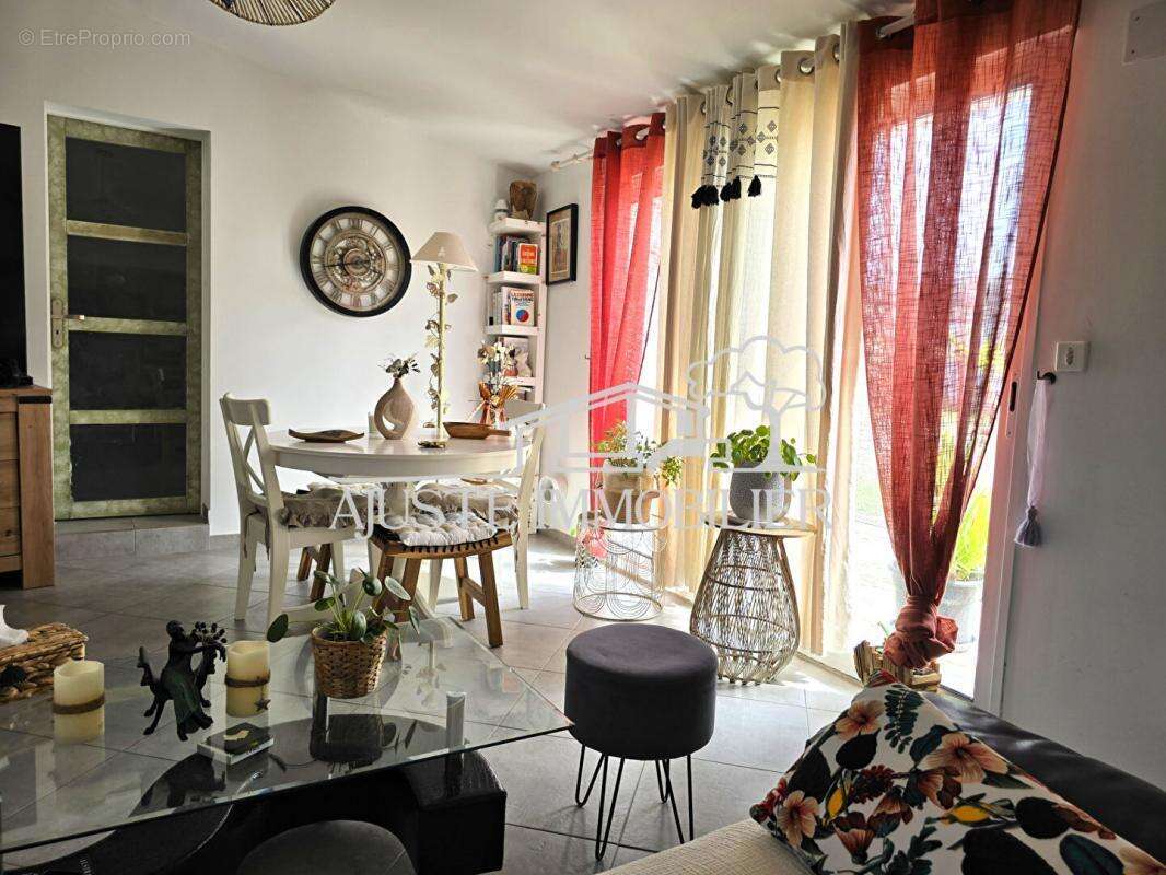 Maison à SAINT-VICTORET