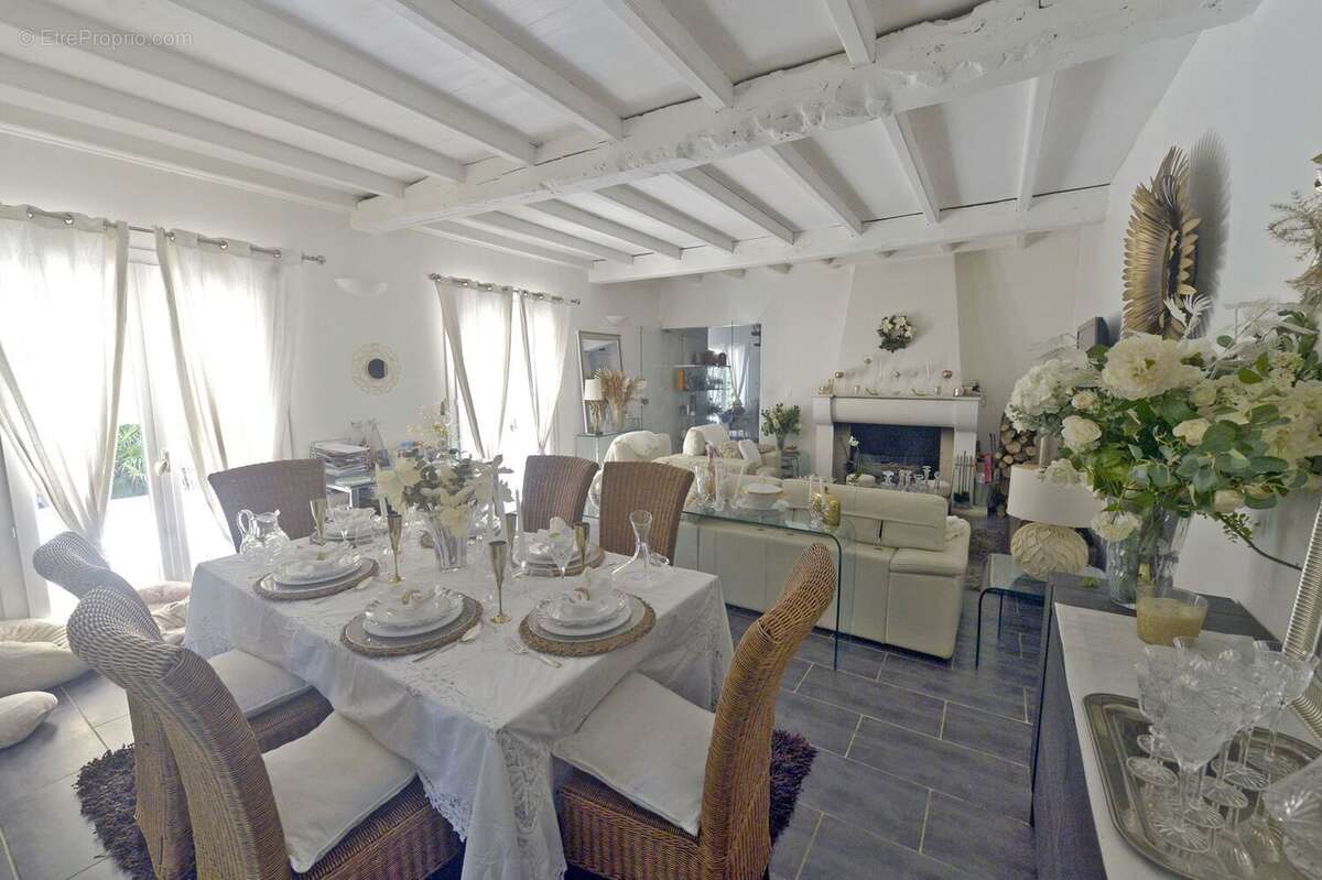 Maison 190 m² à Meursac  - photo 5
