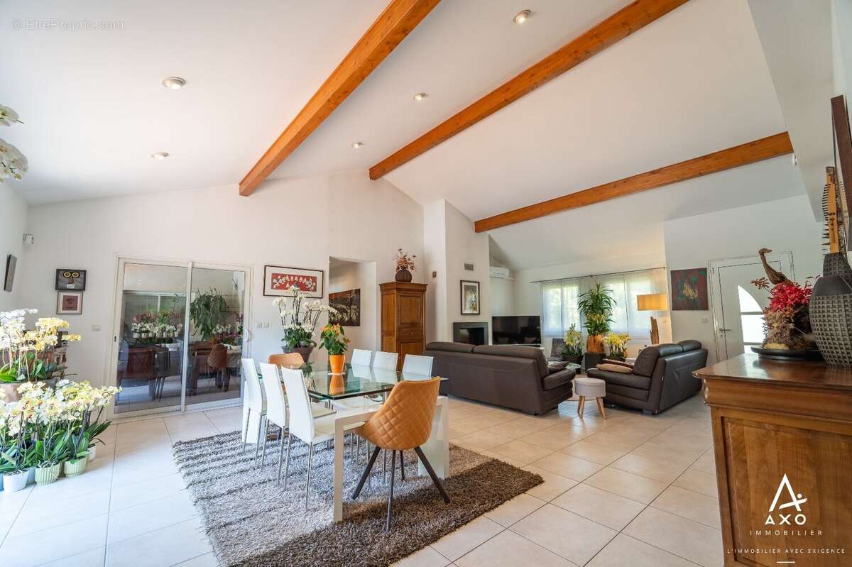 Maison conteporaine haut de gamme  en lisière de forêt - photo 3