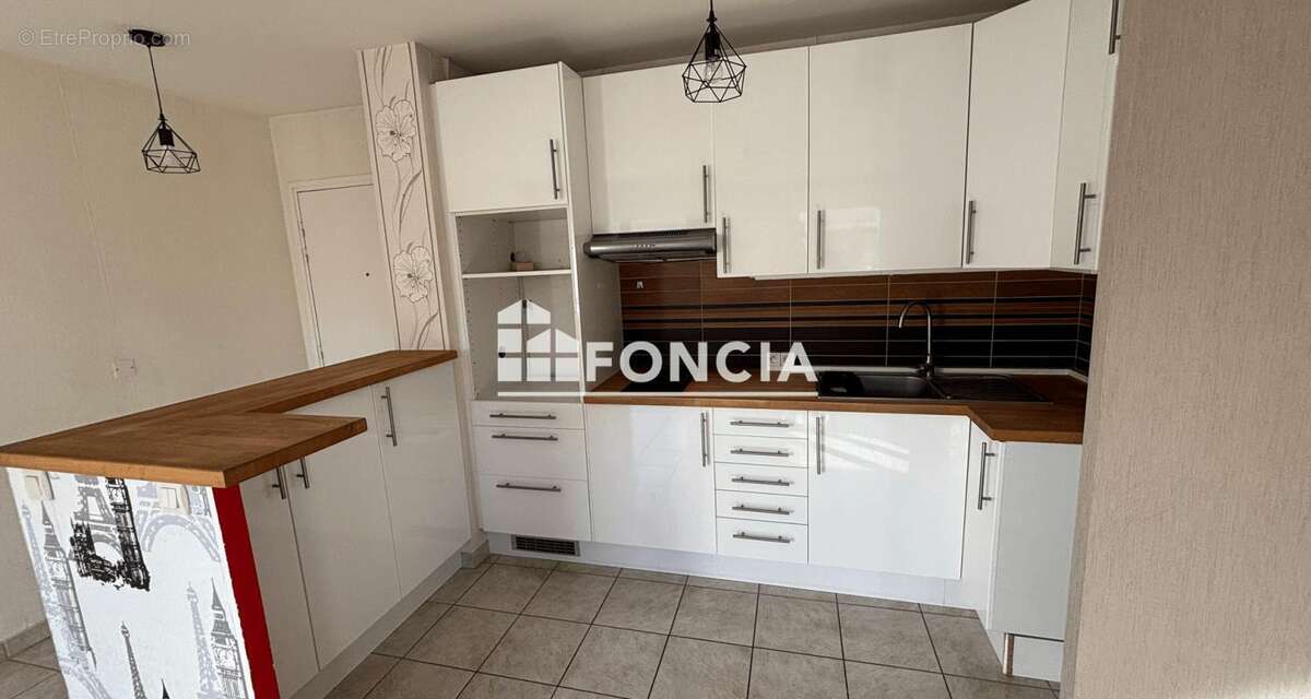 Appartement à MEYZIEU