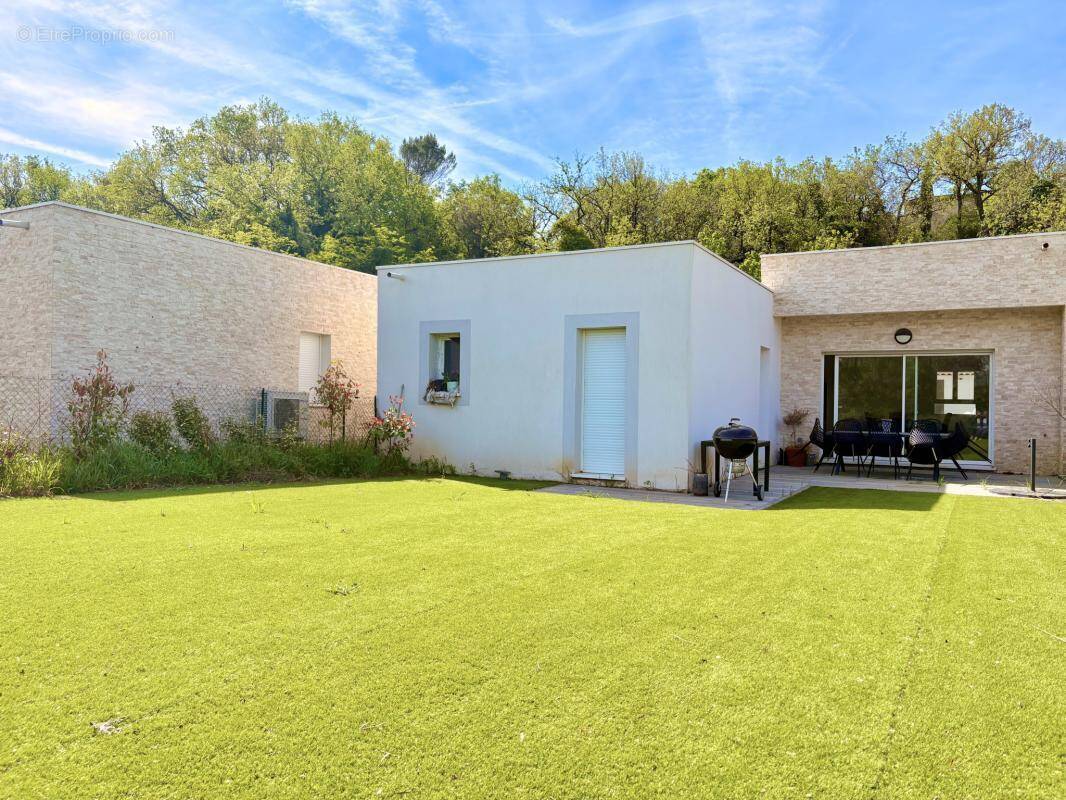 Maison à LA ROQUE-D'ANTHERON