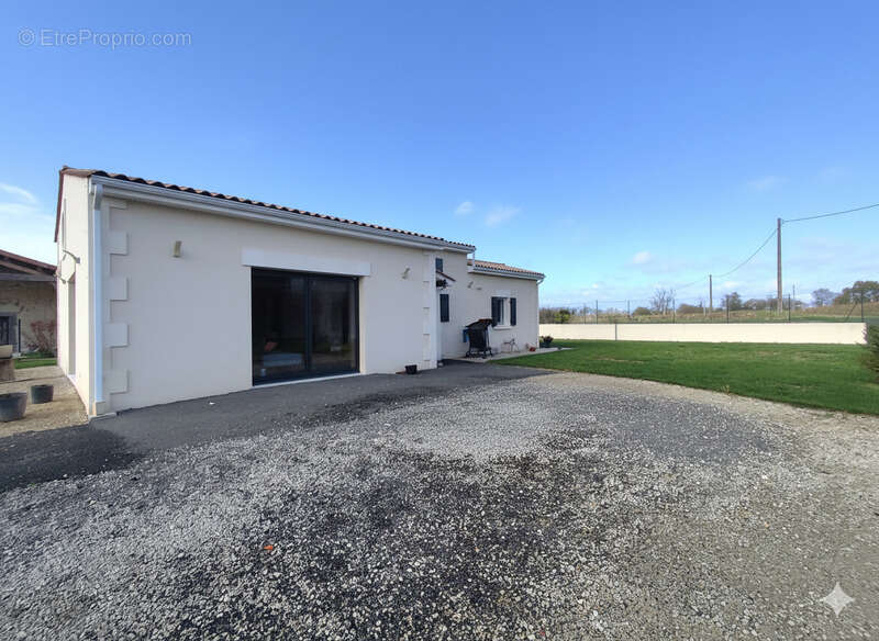 Maison à SAINT-CIERS-CHAMPAGNE