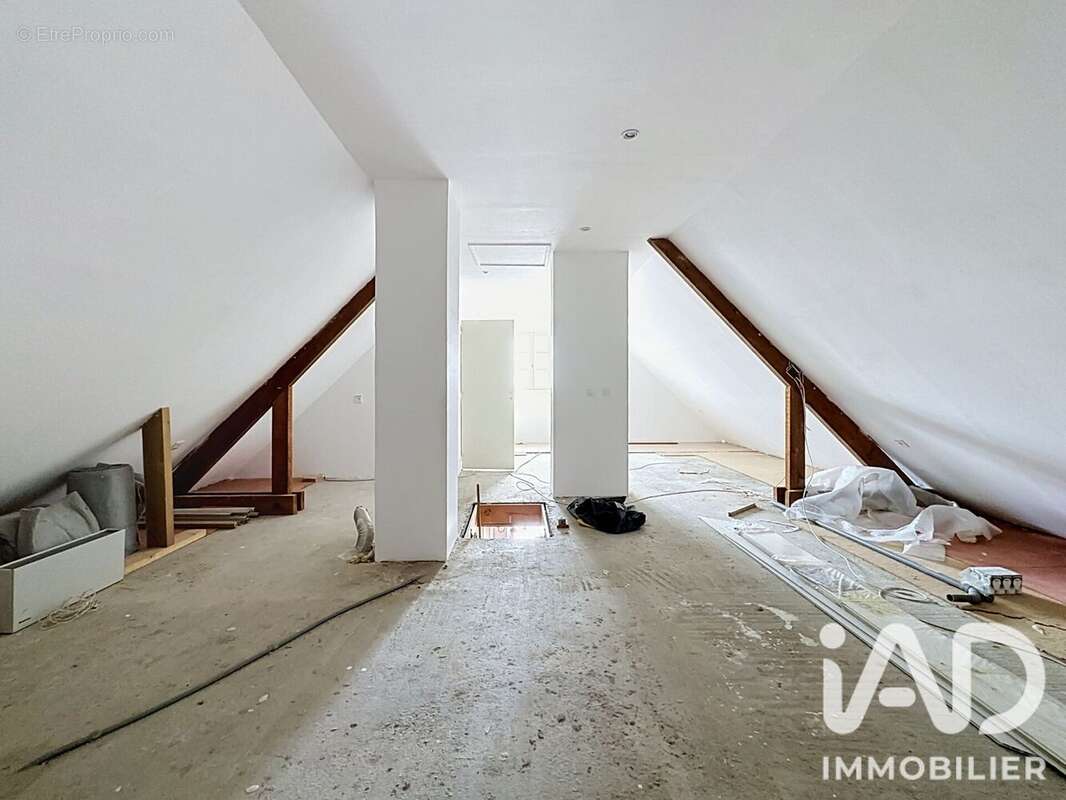 Maison 111 m² à Saint-Jacques-De-La-Lande  - photo 9