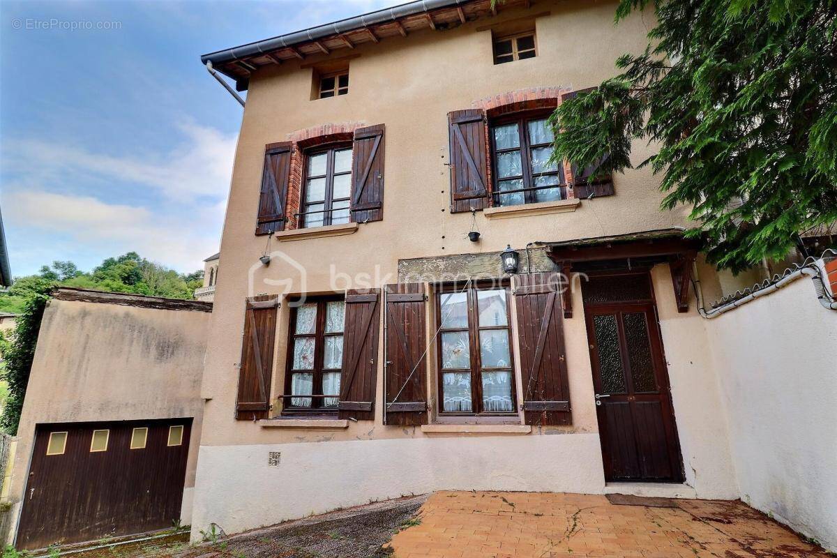 Maison à ESCOUTOUX