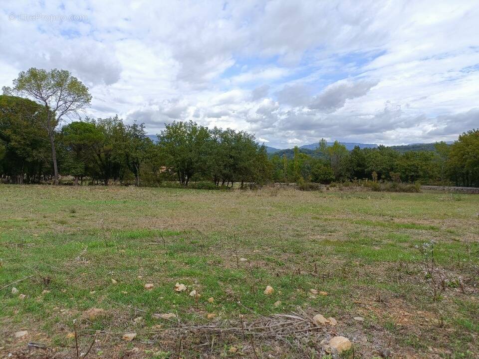 Terrain à TOURRETTES