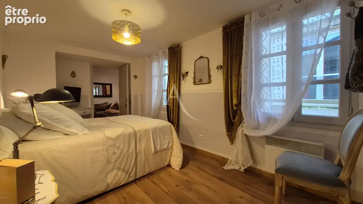 Saintes - Quartier Saint-Pierre - Appartement 2 pièces 48 m² - photo 5