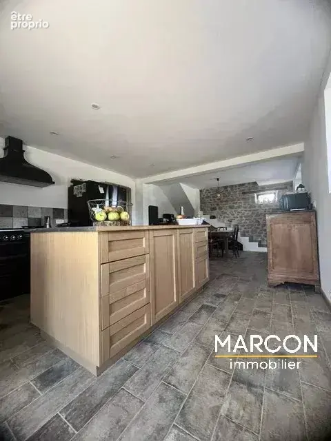 Propriete de caractere avec espace professionnel - photo 4