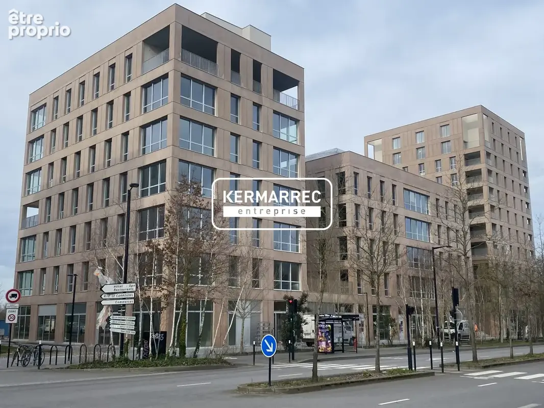 Photo Commerce à Saint-Jacques-De-La-Lande au prix de N/C