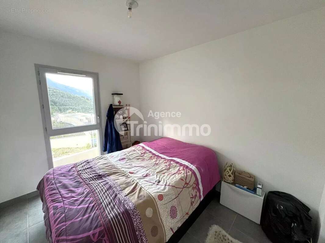 Appartement à CHATEAUNEUF-VILLEVIEILLE