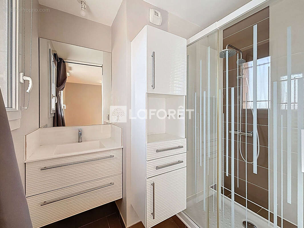 Appartement à SAINT-DENIS-LES-BOURG