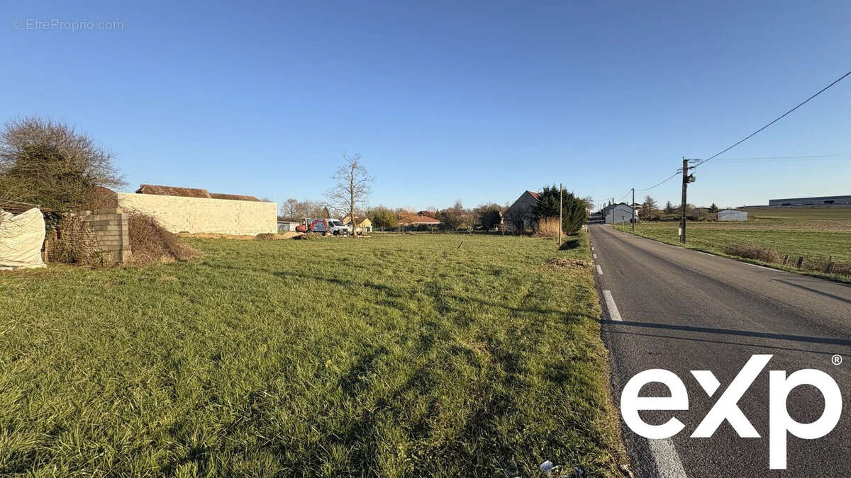 Terrain à VILLERS-CHEMIN-ET-MONT-LES-ETRELLES