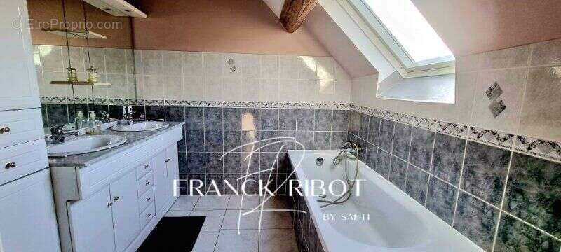 Maison 105 m² à Savigny-En-Terre-Plaine  - photo 7