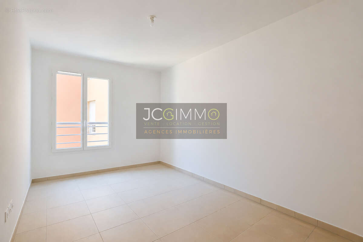 Appartement à SOLLIES-PONT