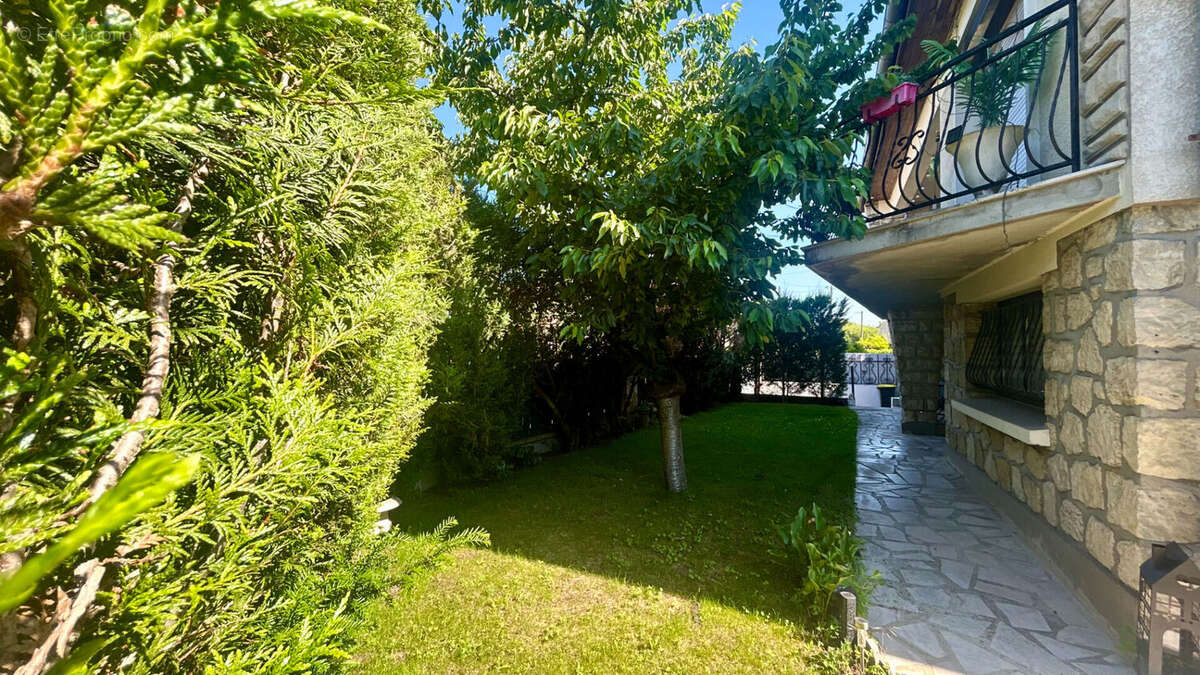 Maison à MORANGIS