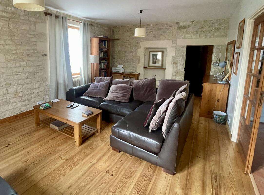 Maison à FONTAINE-CHALENDRAY