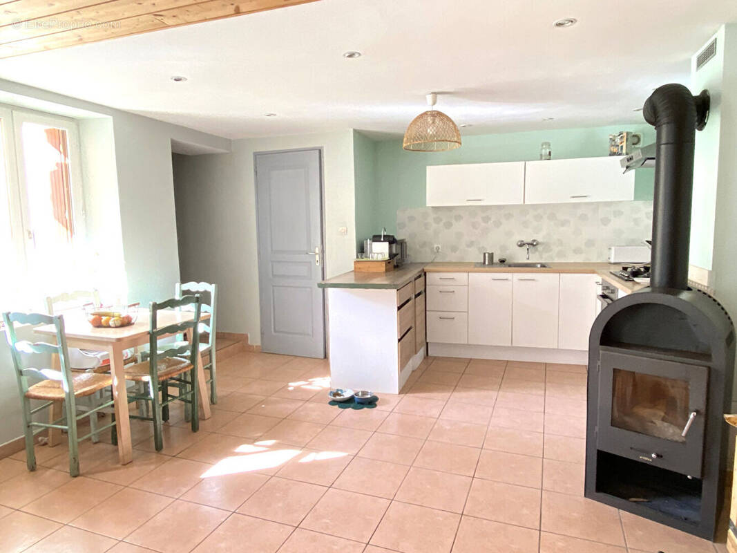 Maison à CHEZERY-FORENS