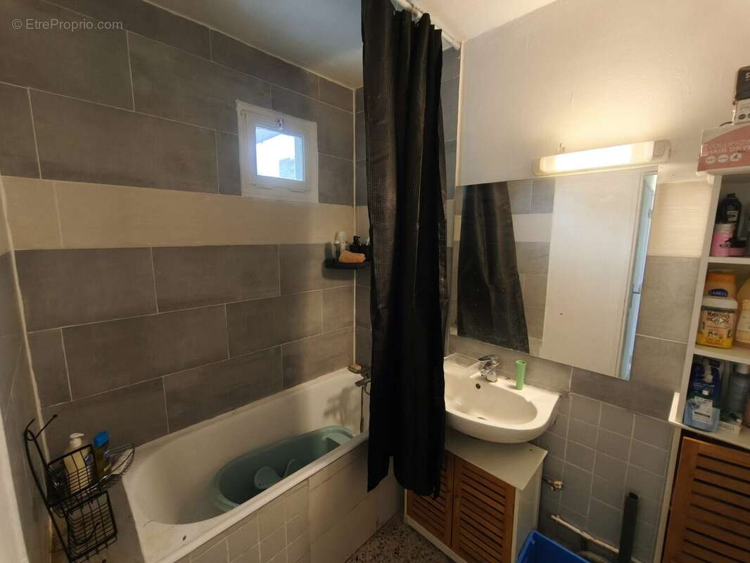 SALLE DE BAIN - Appartement à NIMES