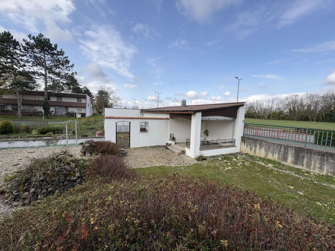 Maison à VILLAGE-NEUF