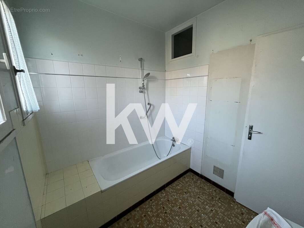 Maison à SAINT-PANTALEON-DE-LARCHE