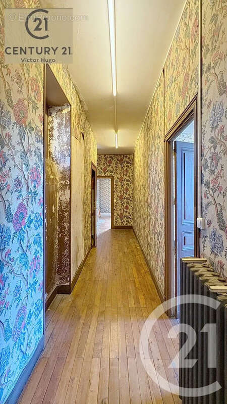 Maison 242 m² à Saint-Victurnien  - photo 13
