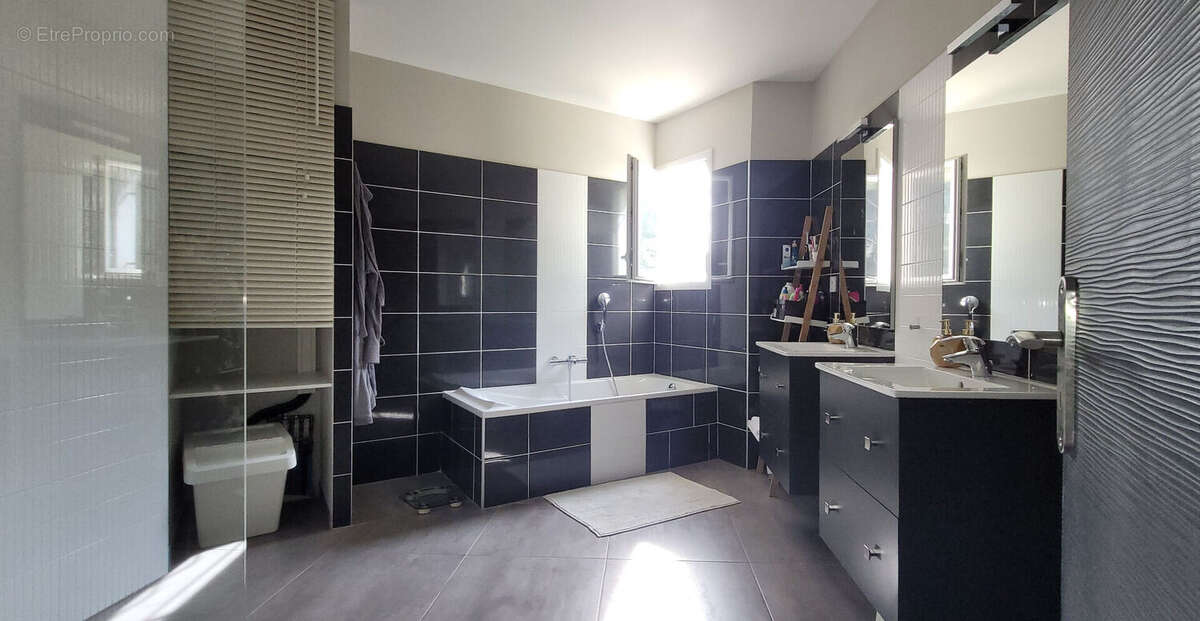 Maison à SUZE-LA-ROUSSE