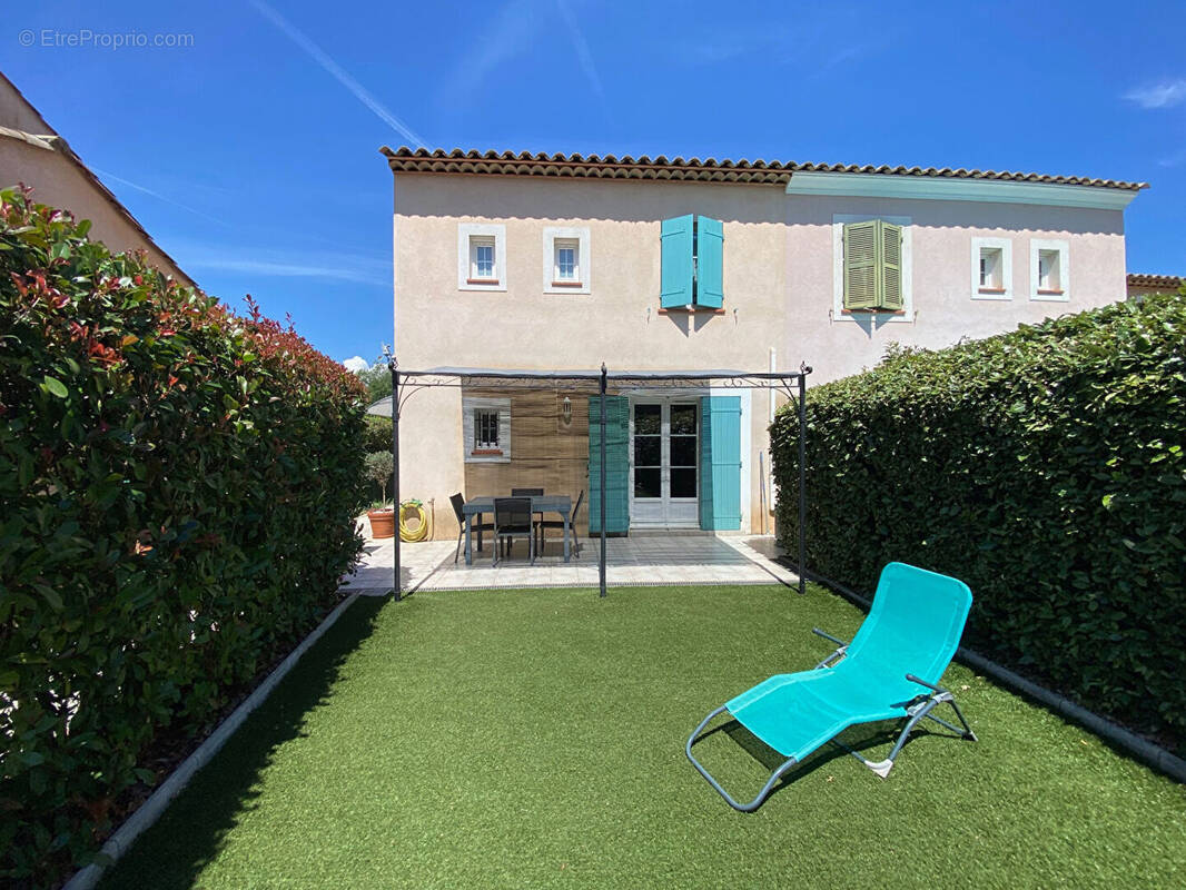 Maison à ROQUEBRUNE-SUR-ARGENS