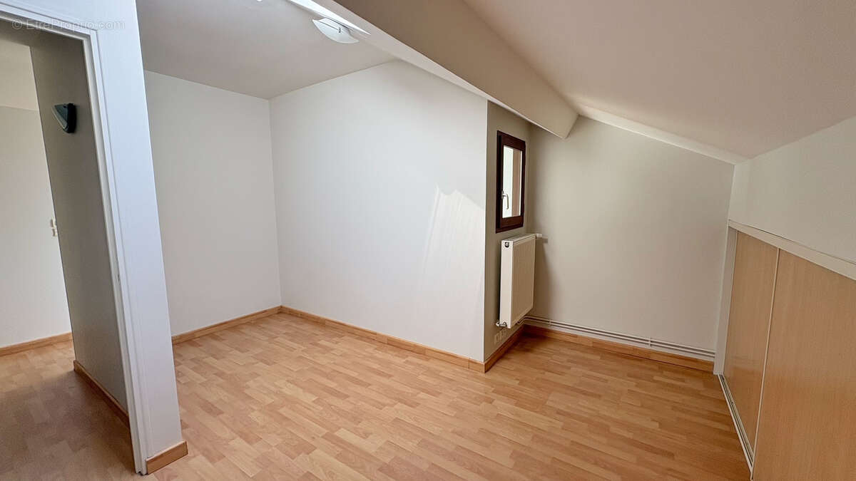 NIORT Avenue de Limoges - maison d'hab de 123m2 T4 - photo 8