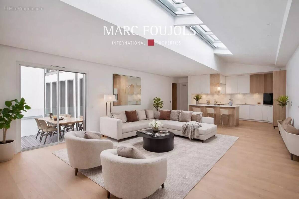 Appartement à PARIS-8E