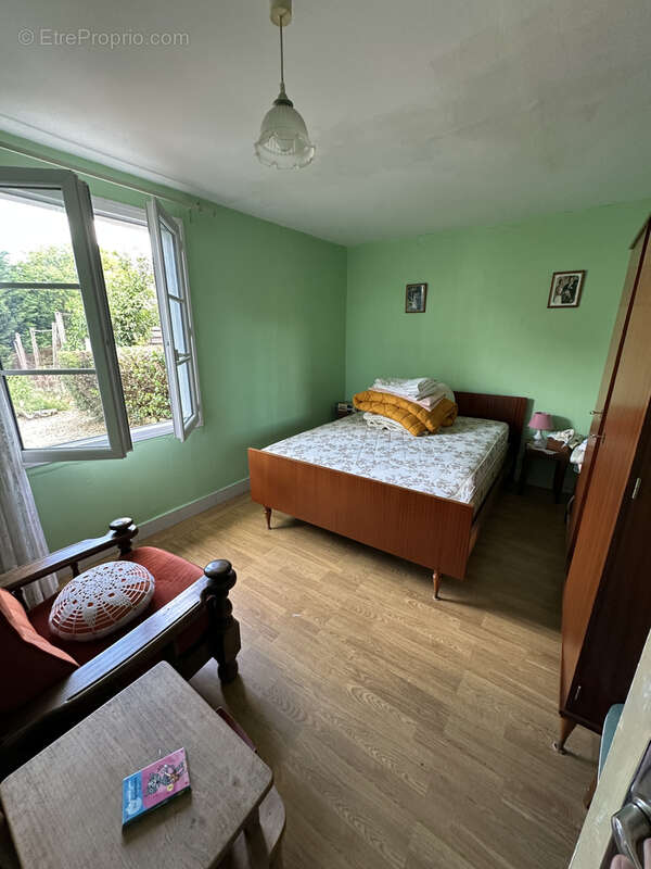 Maison de village avec grange et terrain   Commerces accessibles à pied - photo 9