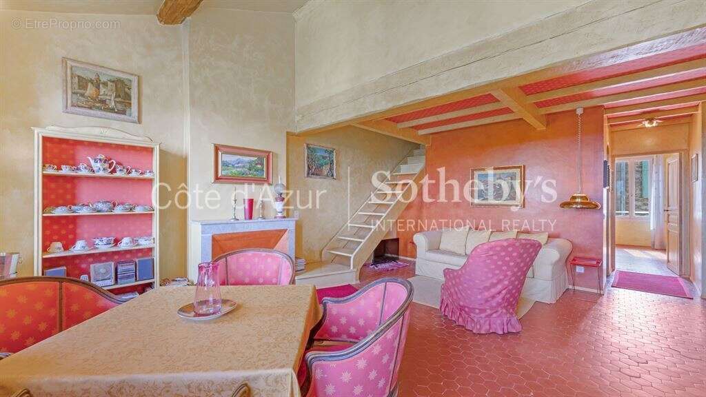 Appartement duplex 4 pièces vue mer, au cœur du village historique de Ramatuelle – Exclusivité - photo 3