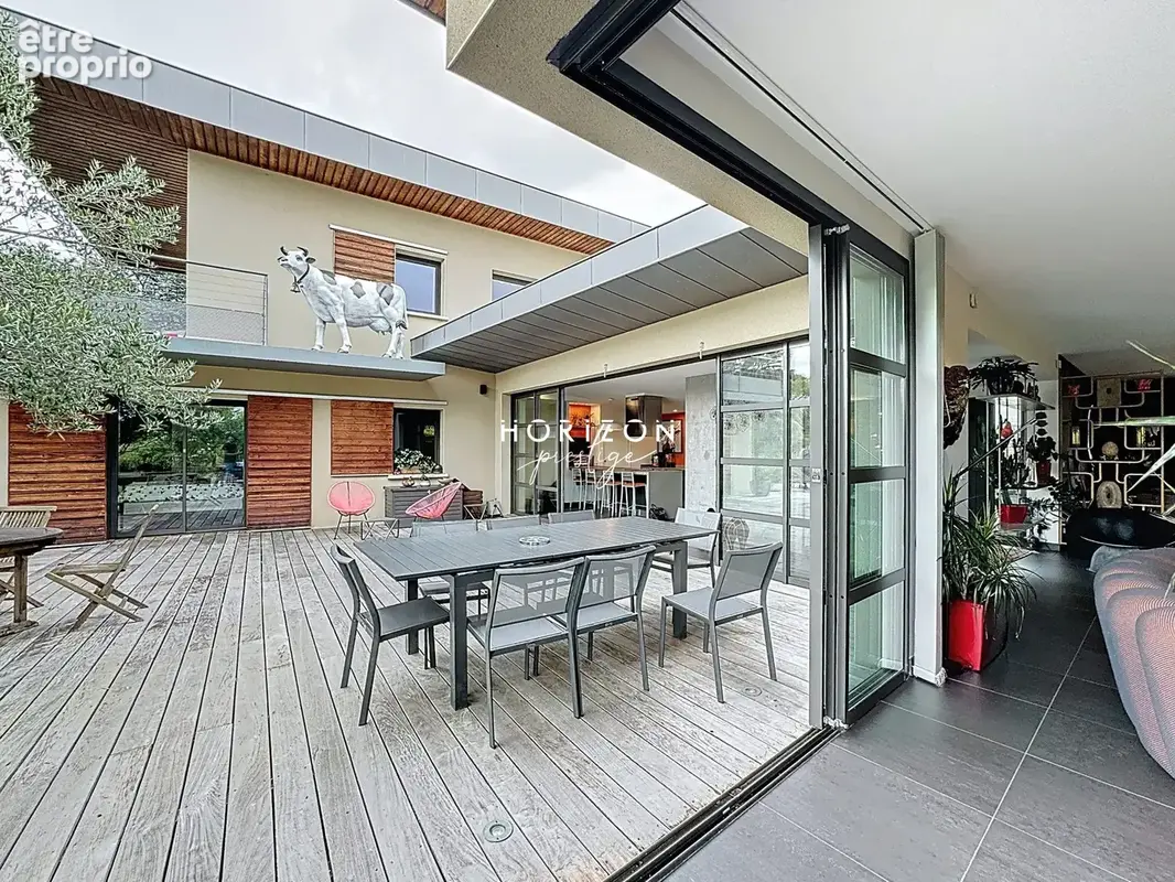 Maison 8 pièces 247 m² à vendre à Saint-Genis-Laval (69230) - photo 9