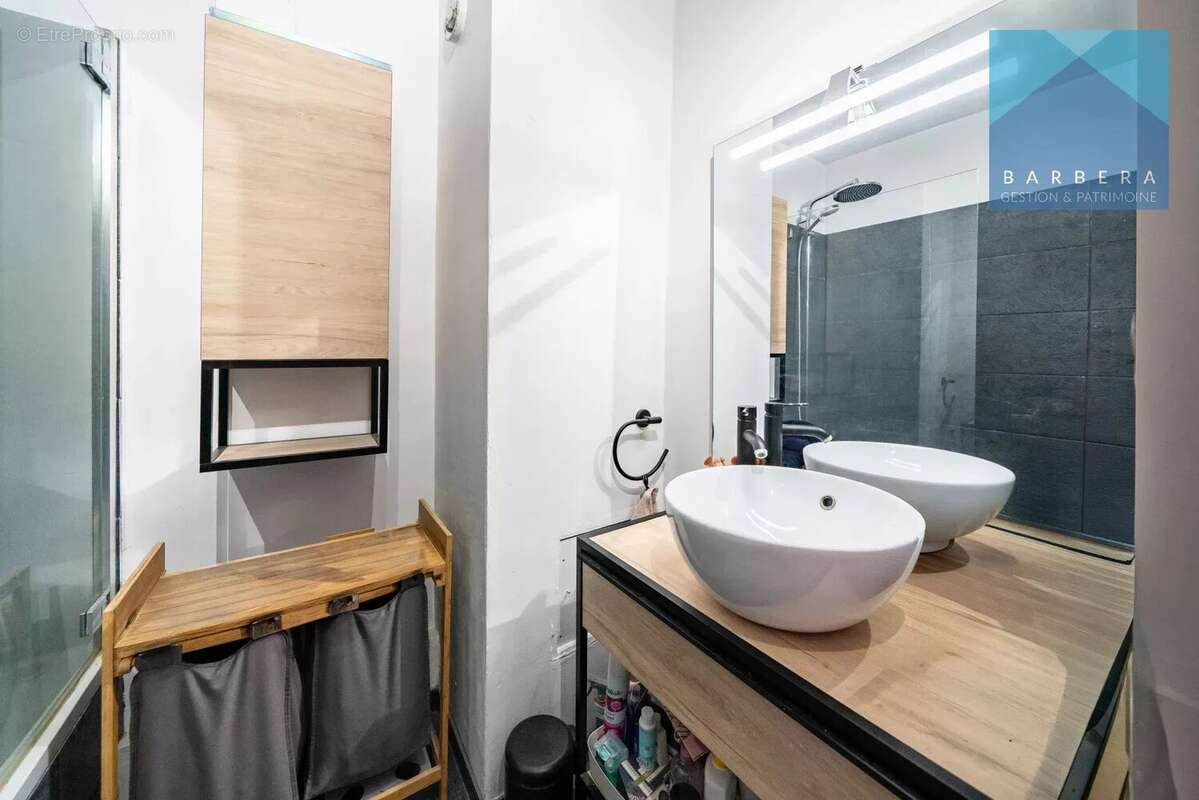 Appartement à SAINT-LAURENT-DU-VAR