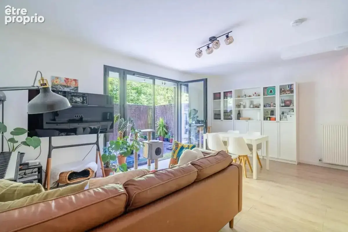Appartement DUPLEX de 3 pièces de 64 m² à Stains - photo 4