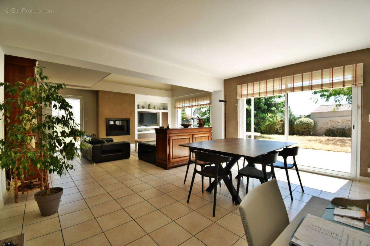 Maison 166 m² à Cholet  - photo 2