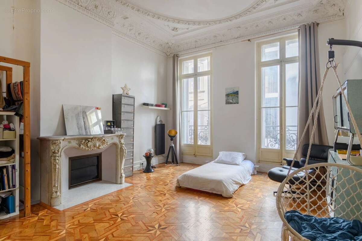 Appartement à MARSEILLE-1E