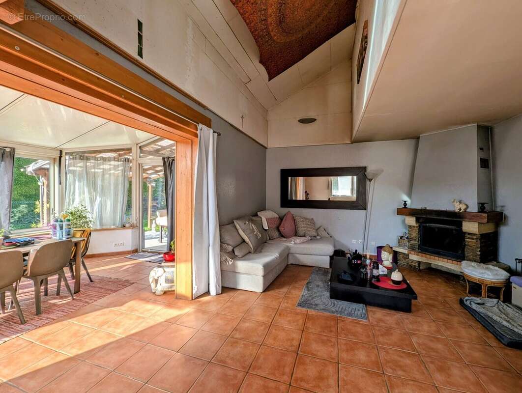 Maison à ETREMBIERES